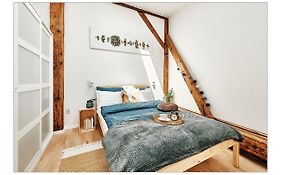 Sunny Apartment At The Heart Of Old Town